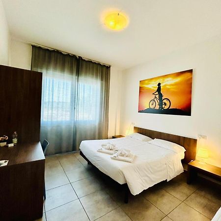 Hotel Bed & Bike تشيزينا المظهر الخارجي الصورة